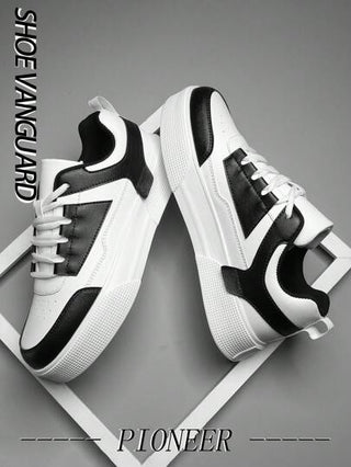 أحذية رياضية كاجوال كلاسيكية ذات لون متباين للرجال مناسبة للارتداء اليومي والخروج، بأسلوب بسيط وتصميم خفيف مصنوعة من شبكة تنفس