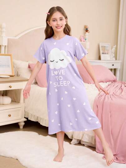 بيجاما ثوب نوم قصير بتصميم فضفاض وياقة مستديرة مطبوع عليه قلوب وسحب، مناسب للفتيات المراهقات