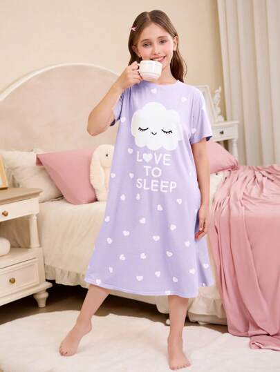 بيجاما ثوب نوم قصير بتصميم فضفاض وياقة مستديرة مطبوع عليه قلوب وسحب، مناسب للفتيات المراهقات