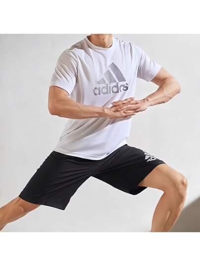 Adidas تيشيرت رياضي قصير الأكمام للرجال للركض واللياقة البدنية ذو رقبة دائرية مزين بشعار D2M