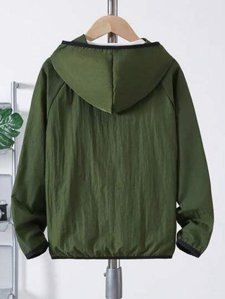 قطعة واحدة جاكيت خفيف للأولاد البالغين مع غطاء، بأكمام طويلة، باللون الأخضر مع تزيين حواف سوداء، مناسب للربيع/الصيف/الخريف