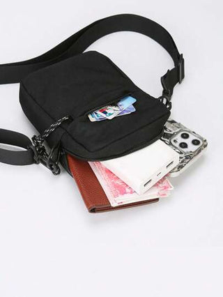 1 حقيبة كتف اجتماع للرجال مربعة مع حزام قابل للتعديل، ضروريات السفر الخفيفة، حقيبة صيفية للتنزه والخروج والتنقل، نايلون بلون صلب، هدايا شخصية للرجال والمراهقين، حقيبة هاتف صغيرة، حقيبة ظهر صغيرة