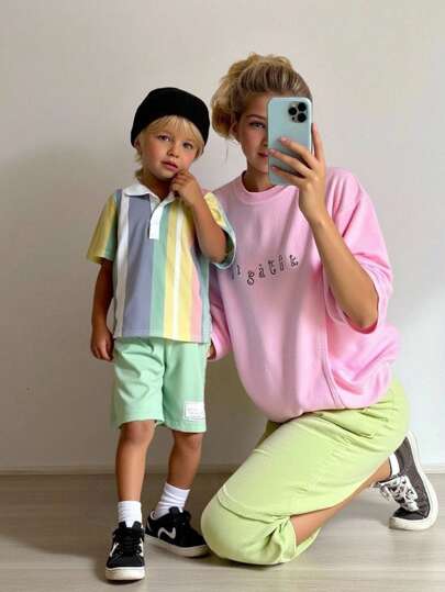 مجموعتين من قميص بولو رياضي مخطط ملون وشورت أخضر بطراز كوري مريح وعملي، مناسب للارتداء اليومي للمدرسة والعطلات والحفلات في الربيع والصيف