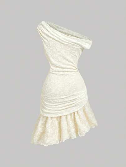 X Belle Mariano MOD فستان ميني قصير بجيب مكشكش أسفل الكتف ونسيج ملمسي