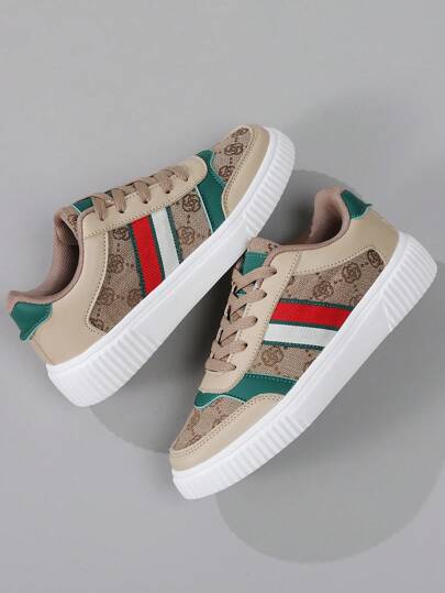 أحذية رياضية رجالية ذات موضة عالية المستوى، بتصميم بسيط ولون واحد، نصف سهلة الارتداء، مناسبة للرياضة والاستخدام اليومي والرحلات الخارجية، مريحة للمشي والتزحلق