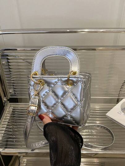 قطعة واحدة لحقيبة يد أنيقة مربعة صغيرة للسيدات من الجلد الصناعي PU ذات إغلاق بسوستة، موضة جديدة ومتناسقة بألوان نشطة ومنعشة، بطراز بنوتة، مع حزام كتف قابل للتعديل يمكن ارتدائها على الكتف أو متقاطعة، كاجوال وأنيقة، مناسبة للخروج أو كهدية لأصدقاء