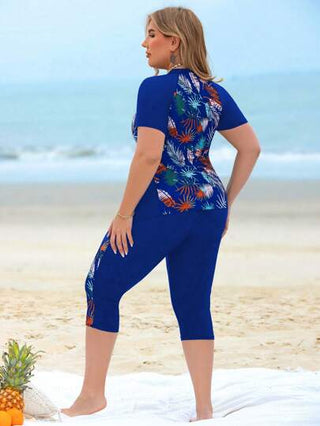 Swim Lushoire مجموعة بكيني نسائية للعطلات والشاطئ بقطعتين (توب بياقة طاقم بلا أكمام مطبوعة بزخارف فروع وأوراق نباتية باللون الأسود، وشورت سباحة طويل)، مقاس كبير