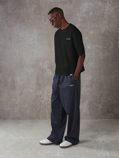 SUMWON تي شيرت كبير الحجم قطع الراحة الكلاسيكية شعار كم قصير ملابس الشارع الفاخرة قياس منتظم أساسي مبسط مجموعة الربيع والصيف