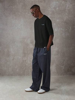 SUMWON تي شيرت كبير الحجم قطع الراحة الكلاسيكية شعار كم قصير ملابس الشارع الفاخرة قياس منتظم أساسي مبسط مجموعة الربيع والصيف