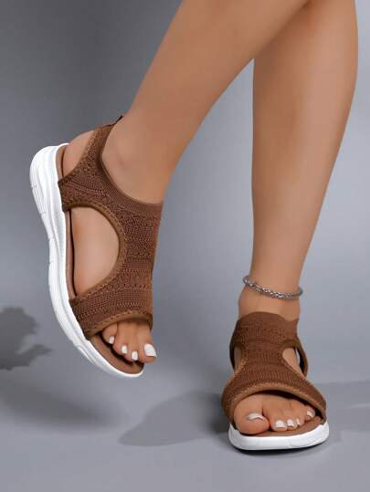 صندل نسائي فلات بفتحات تهوية مريحة وسهلة الارتداء، بتصميم مفتوح للأصابع، مقاس كبير، مناسب للصيف