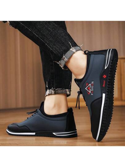 أحذية رياضية كاجوال جديدة للرجال، بسير مطاطي قابل للضبط، أعلى من جلد PU مريح، مقاوم للماء والأوساخ، بطباعة حرف أحادي اللون، بتصميم لوفر سهل الارتداء، أنيقة للشارع والخارج بطراز بسيط أبيض، مناسبة للأعمال والكاجوال والرياضة والحفلات طوال المواسم