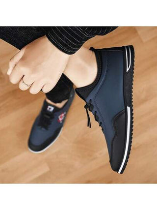 أحذية رياضية كاجوال جديدة للرجال، بسير مطاطي قابل للضبط، أعلى من جلد PU مريح، مقاوم للماء والأوساخ، بطباعة حرف أحادي اللون، بتصميم لوفر سهل الارتداء، أنيقة للشارع والخارج بطراز بسيط أبيض، مناسبة للأعمال والكاجوال والرياضة والحفلات طوال المواسم