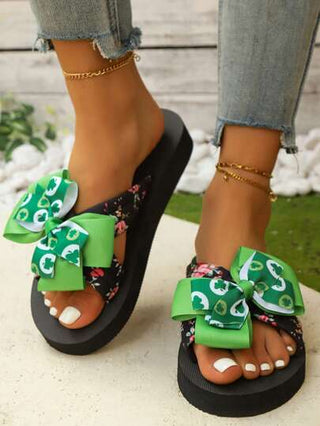 النساء كعب منصة مريحة مزهرة ذات لون متباين وشريط متقاطع