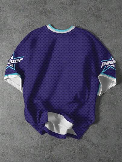 SHEIN تيشيرت كاجوال أنيق عصري للمراهقين ذو طباعة جرافيكية كلاسيكية، بالرقم 28، نص غوتيك باسم المدينة "شيكاغو"، خلفية طباعة بنسيج شبكي، أكمام قصيرة وياقة مستديرة، صيفي