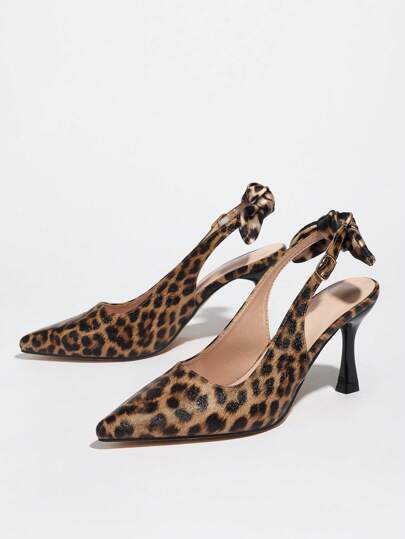 أحذية كعب عالي بتطبيع نمر وفيها زخارف فراشة بنقاط أحذية للنساء