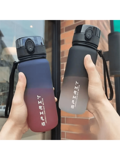 1 قطعة زجاجة مياه رياضية كاجوال خارجية سعة 750/1000 مل، عدم تسرب، غطاء قابل للطي بفتح لمس واحد، محمولة، مصنوعة من مادة البولي كربونات، مناسبة لعشاق اللياقة البدنية والهواة الخارجيون - رائعة للجيم والمدرسة والدراجات والتنزه والسفر - هدية عيد الحب واليوم ال