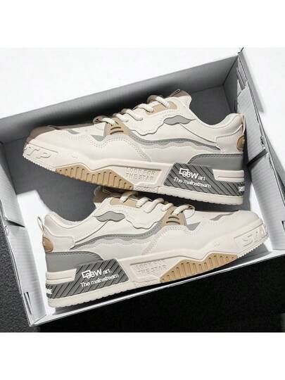 زوج من أحذية رياضية كاجوال للرجال مبطنة بطريقة مريحة، أحذية تزلج بسيطة ومتعددة الاستخدامات