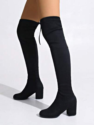 بوت نسائية قصيرة جلد أحمر مدفوعة بنعل صلب كتلي مربع لفصلي الخريف والشتاء، موضة بوت كعب عالي طويلة مناسبة للتنسيق مع بوت قصيرة وتنانير قصيرة وجينز