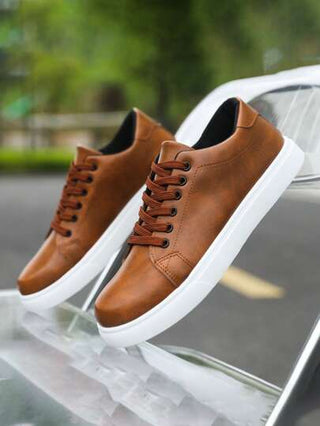 أحذية رياضية عادية للرجال للتزلج مضادة للانزلاق، أحذية عودة للمدرسة للطلاب، أحذية السكيت، باللون البني ذات تصميم متنوع مناسبة لجميع المواسم