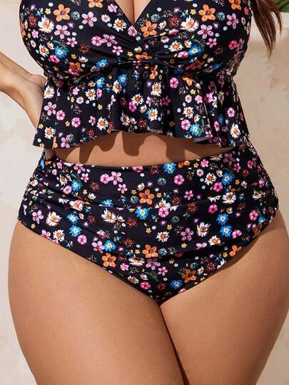 SHEIN Swim Curve بلوزة سباحة بنقشة زهور صغيرة مكشكشة من الجانب ذات مقاس كبير، بذلة سباحة للعطلات والشاطئ