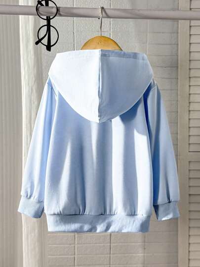 معطف كاجوال ذو قلنسوة مطبوع عليه صورة فارس صغير له أكمام طويلة وياقة مغلقة بسوستة