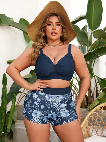 SHEIN Swim Curve بدلة سباحة مكونة من قطعتين ذات رقبة على شكل حرف V، بلون واحد، مع سرّاويل قصيرة للمرأة متوفرة بمقاسات كبيرة، مناسبة للاستعمال في المسبح والشاطئ والعطلات