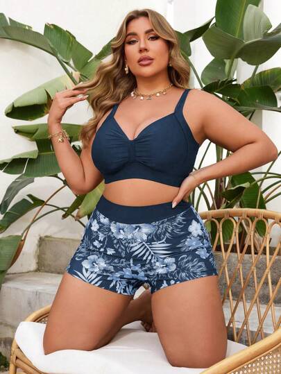 SHEIN Swim Curve بدلة سباحة مكونة من قطعتين ذات رقبة على شكل حرف V، بلون واحد، مع سرّاويل قصيرة للمرأة متوفرة بمقاسات كبيرة، مناسبة للاستعمال في المسبح والشاطئ والعطلات