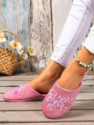 أحذية منزلية مزينة باللؤلؤ ذات استخدام داخلي/خارجي مصنوعة من قماش الشبكة، موضة جديدة 2024