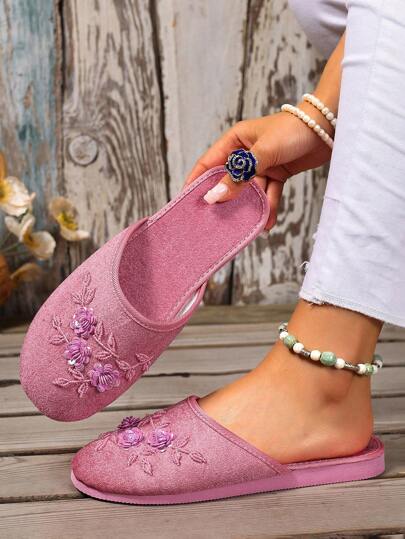 أحذية منزلية مزينة باللؤلؤ ذات استخدام داخلي/خارجي مصنوعة من قماش الشبكة، موضة جديدة 2024