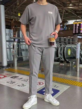 SHEIN طقم من قطعتين: ملابس علوية أكمام قصيرة للفتيان المراهقين بتصميم مريح وفضفاض بلون سادة، وبنطال بساق مستقيم