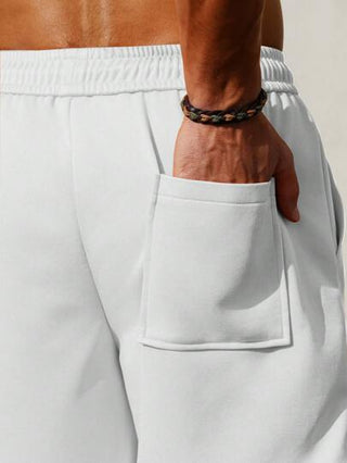 Manfinity Homme شورت رجالي بخصر مطاطي مزين بتصميم حروف على الرباط