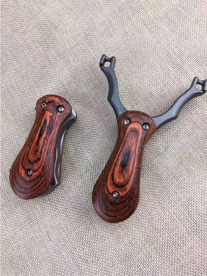 1 قطعة من المقلاع القابل للطي من الفولاذ المقاوم للصدأ، للاستخدام الخارجي، يأتي مع 1 حزام مطاطي مطابق، محمول، مناسب لممارسة إطلاق النار خارج المنزل والمسابقات، ويمكن تقديمه كهدية عيد ميلاد أو مناسبة عطلة للأصدقاء والعائلة