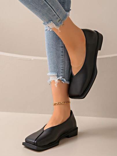 أحذية نسائية مسطحة 2025، أحذية راقية للسيدات بتصميم فاخر وإبزيم ، أحذية شباشب مفتوحة بأصابع حادة أحذية كاجوال نسائية