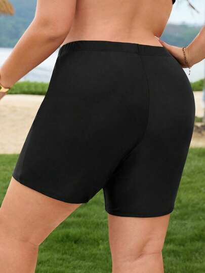 SHEIN CURVE+ سروال قصير نسائي بمقاس كبير من قماش أحادي اللون متعدد الاستخدامات، طقم سفر/سباحة