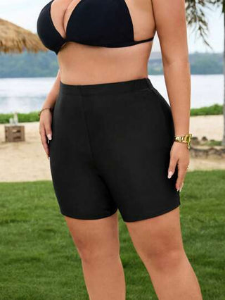 SHEIN CURVE+ سروال قصير نسائي بمقاس كبير من قماش أحادي اللون متعدد الاستخدامات، طقم سفر/سباحة