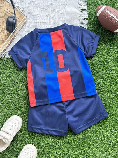 SHEIN مجموعة ملابس علوية كرة قدم رياضية كاجوال للأطفال الرضع والصغار، تصميم نادي برشلونة، للأعمار 0-3 سنوات