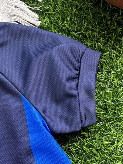 SHEIN مجموعة ملابس علوية كرة قدم رياضية كاجوال للأطفال الرضع والصغار، تصميم نادي برشلونة، للأعمار 0-3 سنوات