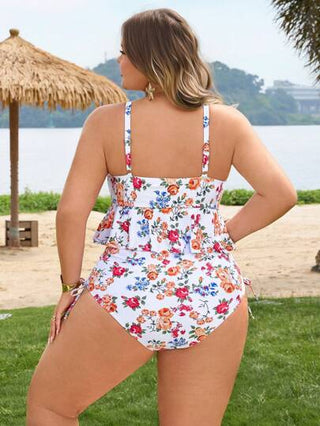 SHEIN CURVE+ ملابس سباحة مكونة من ملابس علوية بنمط أزهار صغيرة وحواف كشكشات مع سحاب للأحجام الكبيرة للنساء، وشورت جانبي بسحاب، مناسبة للصيف