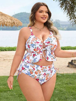 SHEIN CURVE+ ملابس سباحة مكونة من ملابس علوية بنمط أزهار صغيرة وحواف كشكشات مع سحاب للأحجام الكبيرة للنساء، وشورت جانبي بسحاب، مناسبة للصيف