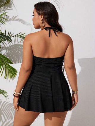 SHEIN Swim Curve ملابس سباحة للسيدات بدينات قطعتين بأشرطة عريضة باللون الأسود الصلب وتصميم عصري مع خصر عالي وحبل خصر مشدود و عنق حالتر
