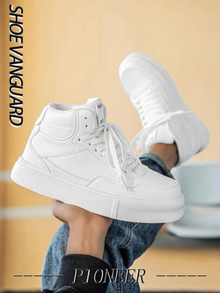 أحذية رياضية كاجوال رجالي عالية القمة بنمط حرف، لوك كلاسيكي بتفاصيل مرقعة، بنعل سميك وأربطة، مناسبة للارتداء لأغراض التنقل واليومية