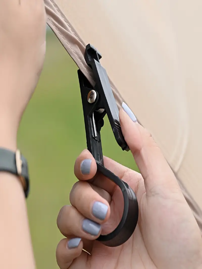 8 قطع مشابك خيمة للاستخدام الخارجي، مشابك قناديل معدنية، مشابك معلقة متعددة الوظائف لا انزلاقية، مناسبة للتخييم والتنزه والسفر والمغامرة الخارجية