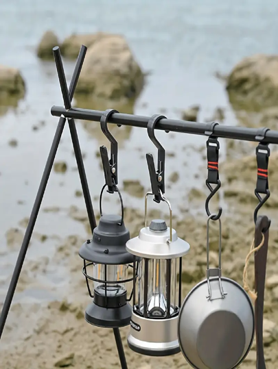 8 قطع مشابك خيمة للاستخدام الخارجي، مشابك قناديل معدنية، مشابك معلقة متعددة الوظائف لا انزلاقية، مناسبة للتخييم والتنزه والسفر والمغامرة الخارجية