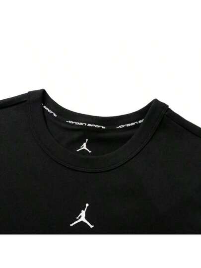 Jordan ملابس علوية رياضي قصير الأكمام مصنوع من مادة ناعمة ماصة للرطوبة ، مناسب للارتداء اليومي والتمارين الرياضية ، رقم الموديل FN5830