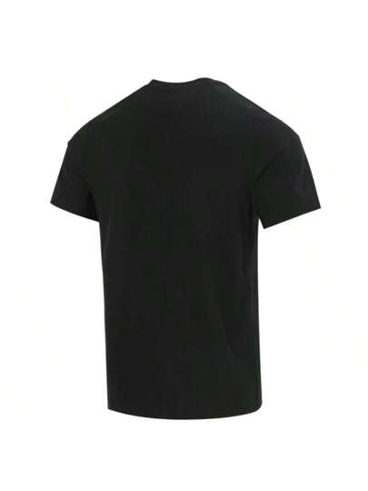 Nike تي شيرت كم قصير للرجال من نايك ديري فيت بتصميم بياني، من قماش ناعم ماص للرطوبة مناسب للاستخدام اليومي والجري والتمارين DV9832-010