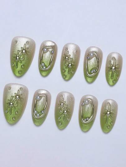 10 قطعة من أظافر اللوز القصيرة الجديدة بتدرج الألوان، بصنع معدني مرصع بالنجوم واللؤلؤ والماس ، درجات لون أخضر فاتح وبيج ، أظافر صناعية فنية أنيقة (أدوات وإكسسوارات الأظافر مرفقة كهدية)