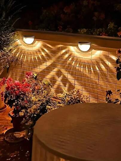 2/4 قطعة إضاءة حائط خارجية تعمل بالطاقة الشمسية، إضاءة سلالم شمسية، إضاءة سياج شمسية، إضاءة سطوح شمسية، إضاءة حائطية معلقة خارجية مضادة للماء بدرجة الحماية IP44، إضاءة زخرفية للحدائق والمنازل والساحات والفناء والمرآب والتخييم والممرات والساللم، هدايا أعيا