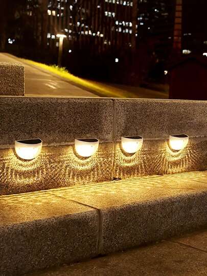 2/4 قطعة إضاءة حائط خارجية تعمل بالطاقة الشمسية، إضاءة سلالم شمسية، إضاءة سياج شمسية، إضاءة سطوح شمسية، إضاءة حائطية معلقة خارجية مضادة للماء بدرجة الحماية IP44، إضاءة زخرفية للحدائق والمنازل والساحات والفناء والمرآب والتخييم والممرات والساللم، هدايا أعيا