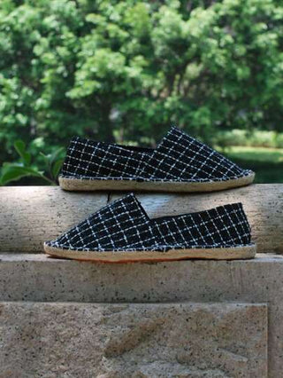 أحذية كانفاس وحبال للرجال/النساء، أحذية كاجوال سهلة الارتداء، أحذية قش منسوجة مُنفذة للهواء، أحذية صيادين، خفيفة ومنفذة للهواء، للأزواج، باللون الأسود والأبيض والبني (أصابع ضيقة، قاعدة صلبة، صناعة يدوية خشنة)