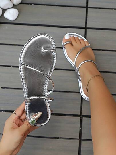 النعال الشبشب الصندل المسطح الذهبي للنساء، صندل صيفي خارجي بفتحة أمامية مفتوحة، صندل روماني بلون فضي/أسود/ذهبي للاستخدام اليومي في الشاطئ، نعال مسطح خفيف الوزن بتصميم مضفر